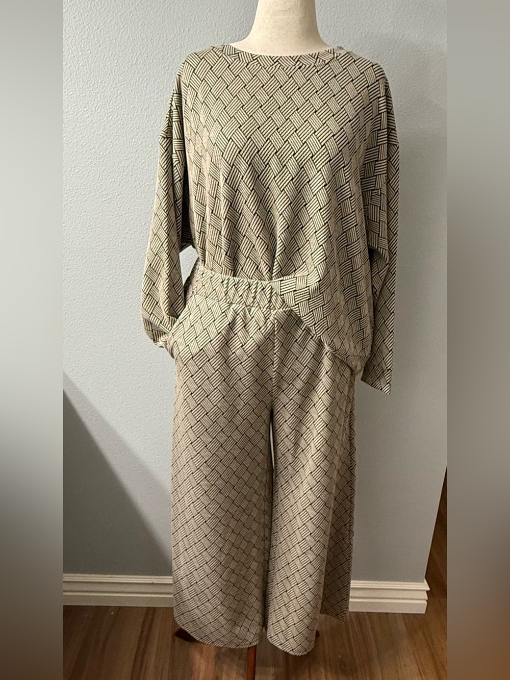 See and Be Seen Plus Size 1X Geometric 2 Piece Matching Set Tan Black - Picture 8 of 8